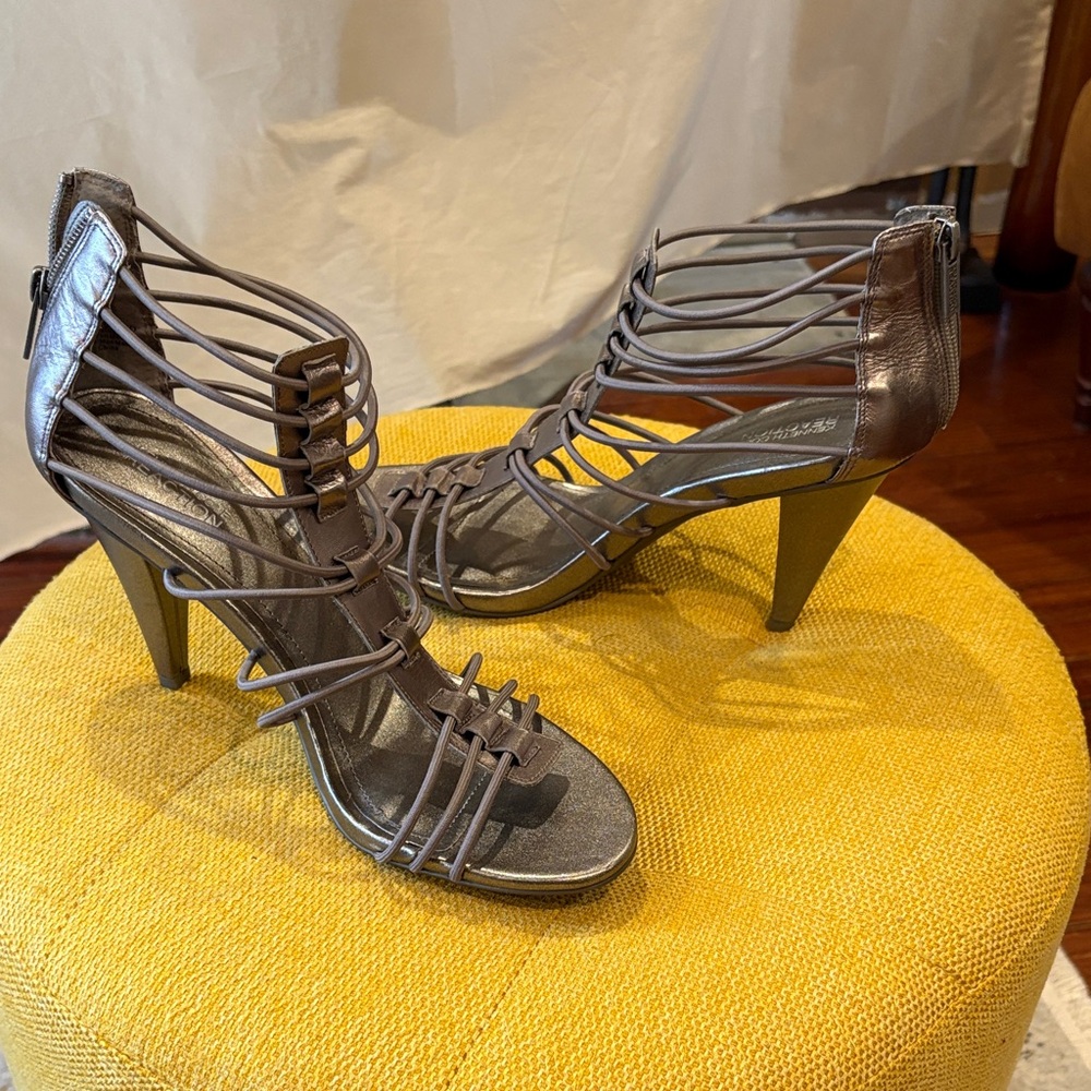 Kenneth Cole Elegant Strappy Gray Heels